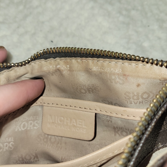 Michael Kors cosmetic case - Picture 7 of 11